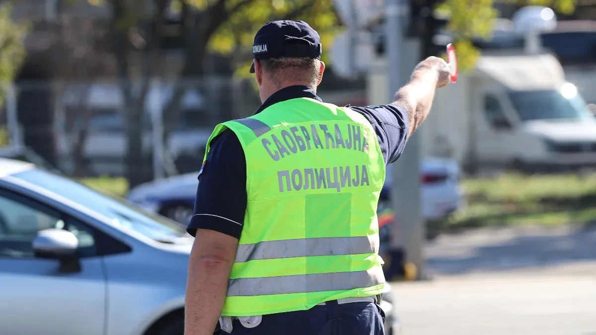 Paklena zamka za vozače u Srbiji! Džaba kočite pred kamerama, uhvate vas pre nego što ih i vidite!