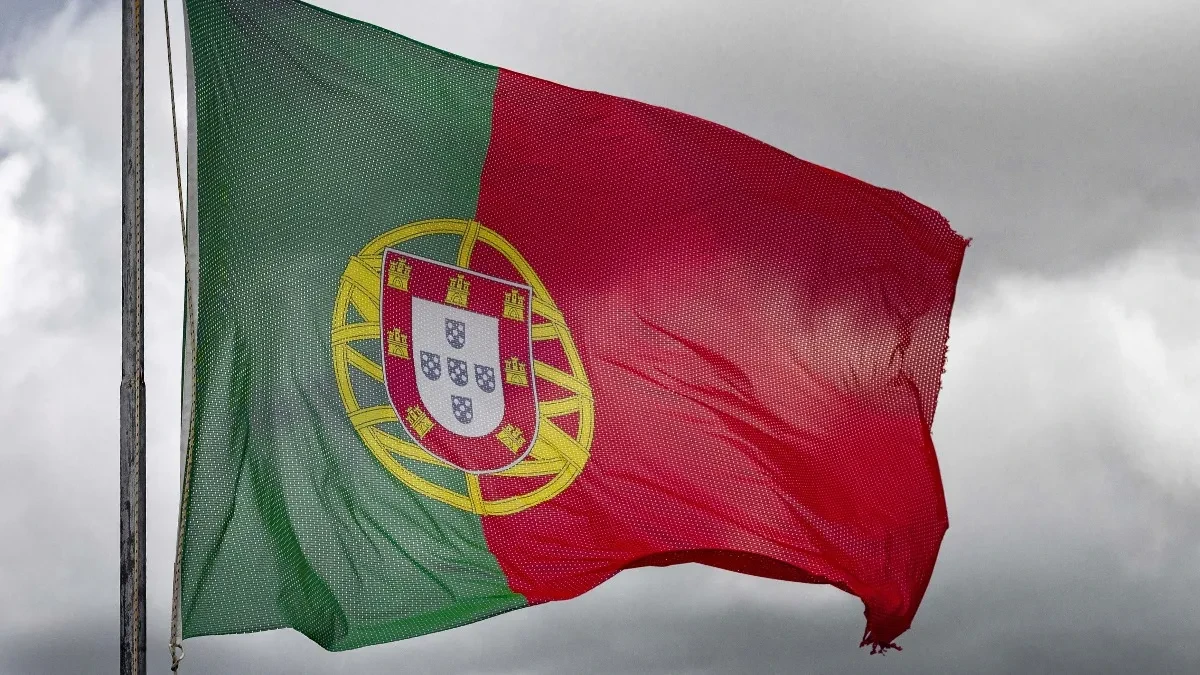 Hiljade mladih na ulicama zbog bolesnih cena stanova: Policija udara palicama i huška pse, haos u Portugalu!