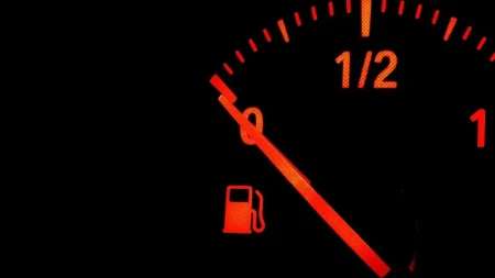 Pri kojoj brzini automobil troši najmanje goriva? Odgovor bi mogao da iznenadi vozače