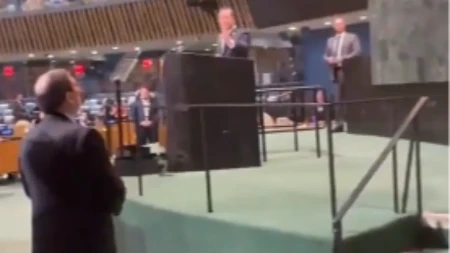 „Lažove!“ Haos usred Ujedinjenih nacija! Kubanski ministar krenuo na Amerikanca, delegati udarali po stolovima (VIDEO)