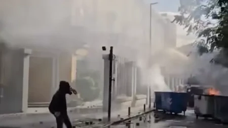 Ruši se Albanija, protesti studenata u Tirani
