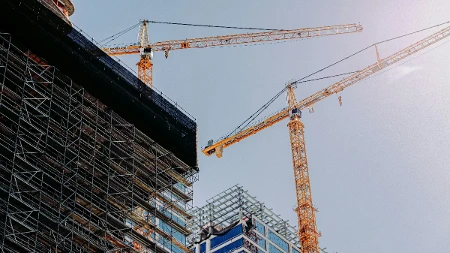 Horor na gradilištu: Radnik poginuo kada je pao sa zgrade