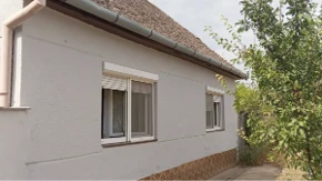 Kuća sa dva dvorišta i baštom prodaje se za samo 20.000 evra! Nalazi se u ovom mestu u Vojvodini, fotografije otkrivaju kako izgleda