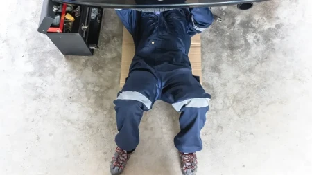 Račun za popravku sve veći, a auto i dalje nije gotov - sedam znakova da treba da menjate servis
