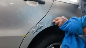 Krpa od mikrofibera može da izgrebe lak automobila: Ovu grešku nikako ne pravite tokom pranja