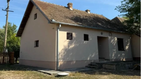 Kuća od 100 kvadrata za samo 28.000 evra! Uz nju ide čak 23 ara placa, a nalazi se na 90 kilometara od Beograda