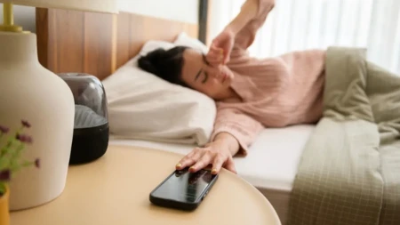 Odlažete alarm svakog jutra? Tih 5 minuta vam neće pomoći da se naspavate, samo ćete biti još umorniji