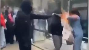 Uhapšen blokader koji je ženi spalio lice, ima samo 15 godina! (VIDEO)