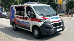 Brutalan obračun u Čačku: Sumnja se da su otac i sin pretukli muškarca, sav krvav prebačen u bolnicu, prvi snimak užasa (FOTO)