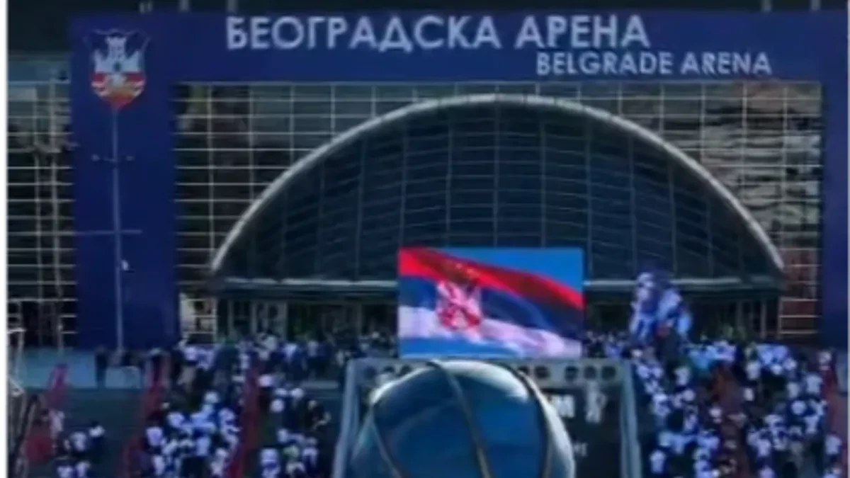 Vučić objavio snimak mase ispred Arene: „Pobedićemo ih ubedljivije nego ikada!“