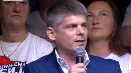 Arno Gujon: „Video sam srpsko stradanje i istinu – ujedinimo se za politiku koja odluke o Srbiji donosi u Srbiji“