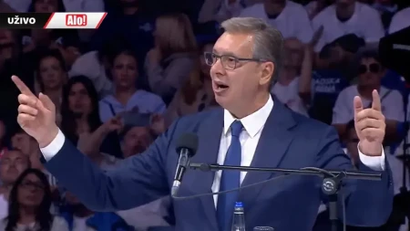„Mala, ali slobodna Srbija!“ Vučić: „Četiri i po godine nismo uveli sankcije Rusiji – imali smo kičmu da izdržimo pritiske“