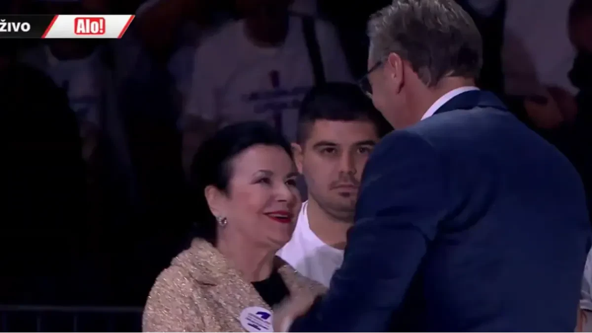 Iz 3 u 1! Blokaderi će da svisnu kad vide koga je Vučić prvo zagrlio posle govora u Areni