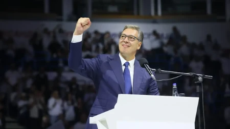 "Stari, ofucani likovi DOS-a" Vučić ogolio "studentsku" listu: Ko su stranci koji plaćaju i naređuju plenumima, Bog sveti zna
