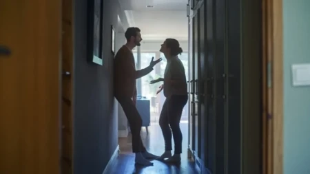 Tera mir i sreću iz doma: Odmah ovo sklonite sa ulaznih vrata, privlači zlo kao magnet!