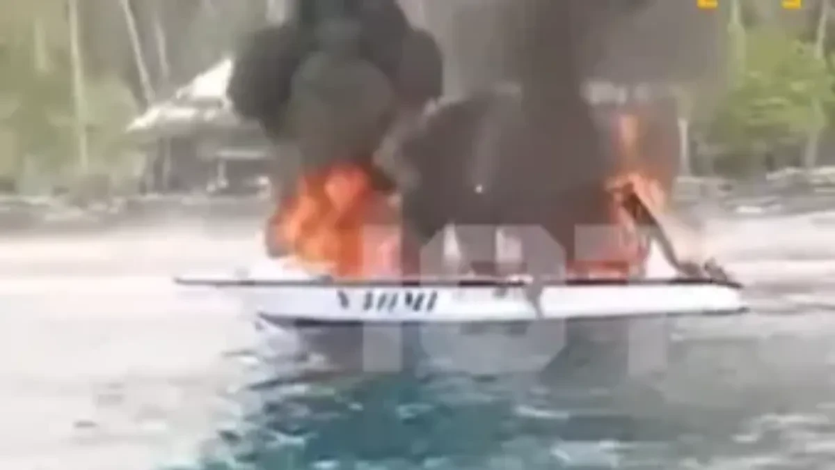 Eksplodirao brod, Rusi poskakali u more! Kapetan zadobio opekotine (VIDEO)