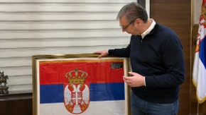 "Ova zastava je za istoriju" Vučić: Doneo sam odluku da je ne ostavim u Predsedništvu (VIDEO)