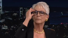 U 68. godini nosi kožnu mini haljinu: Kad je prekrstila noge, u studiju se ni muva nije čula!