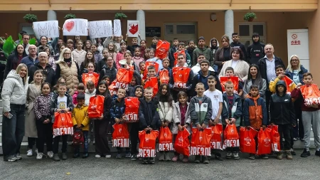 Školi Desanke Maksimović od Crvene zvezde 300 knjiga na dar