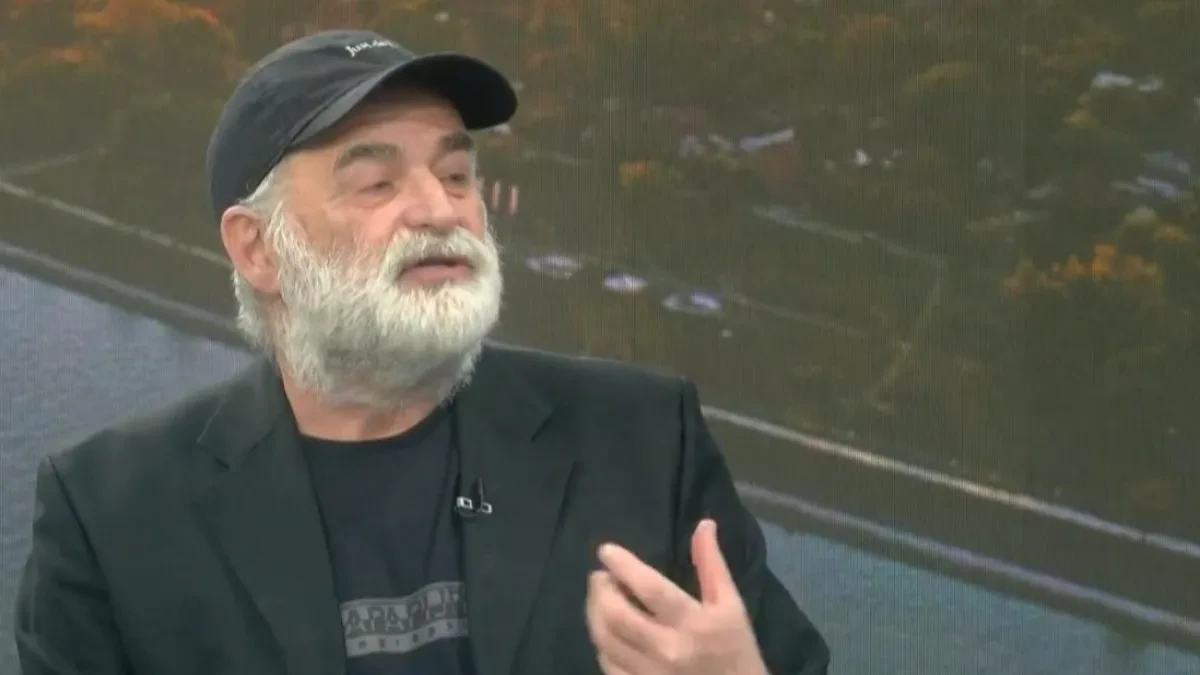 "Šta se desilo Branislavu Lečiću?" Glumac pustio sedu bradu, potpuno je neprepoznatljiv (FOTO)