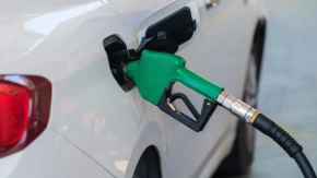 Dobre vesti za vozače - akcize na gorivo smanjene za 25 odsto, odluka produžena do 8. novembra