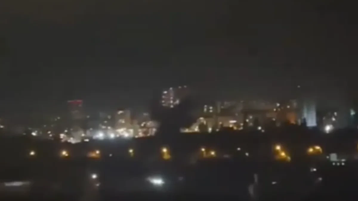 Rusi udarili žestoko: Gori Kijev, Dnjepar u mraku, Zelenski poslao hitno upozorenje (VIDEO)