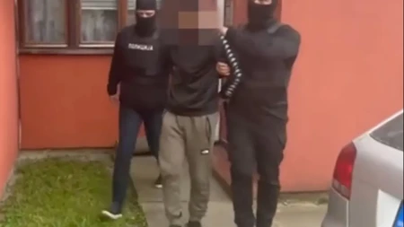 Azerbejdžanac (50) uhapšen zbog pokušaja ubistva Kirgistanca (39)! Posle svađe zbog nestalog novčanika zario mu nož pravo u vrat