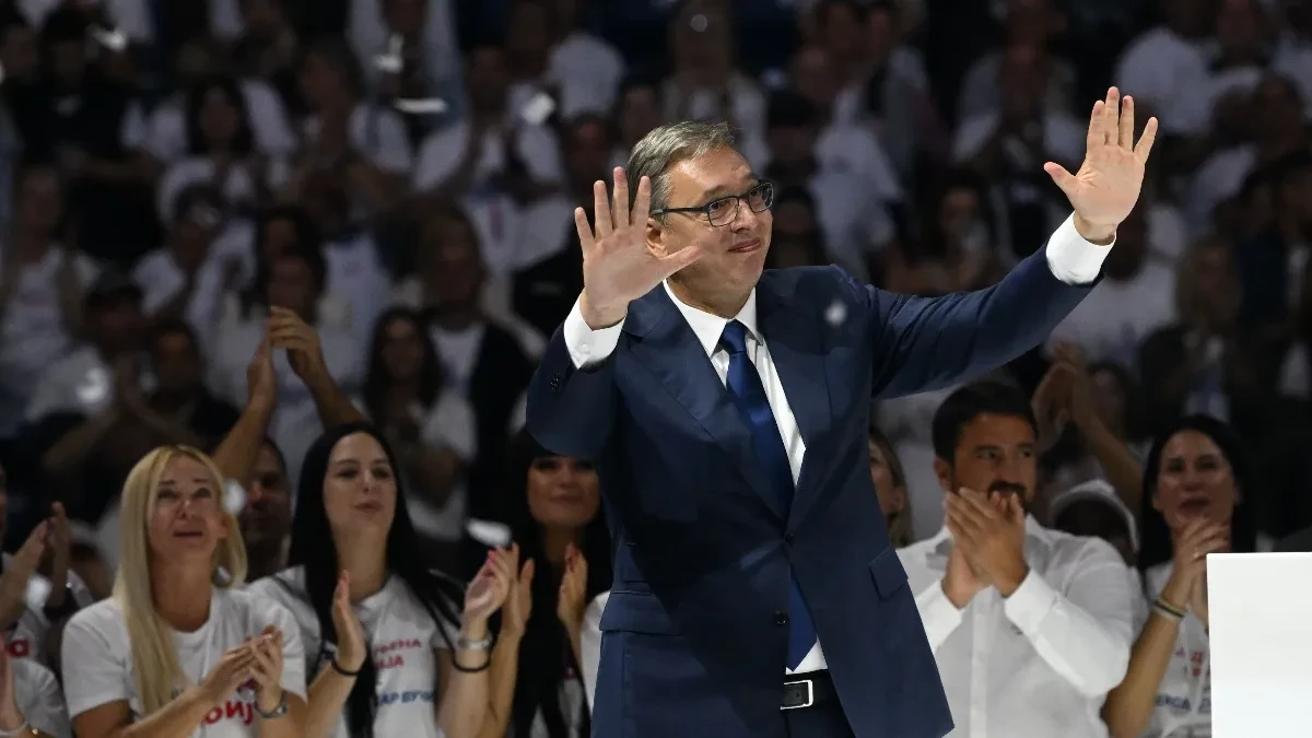 Vučić se oglasio video-porukom: Da ih pobedimo olovkom, zaokruživanjem na papiru, rednog broja 1!