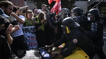 Zapaljene 24 škole, povređeno 78 nastavnika, hiljade privedenih: Eskalacija u Francuskoj!