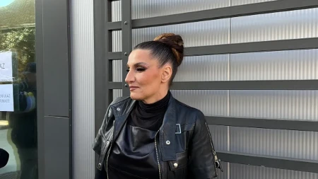 "Toliko sam ponižena kao žena!" Naša pevačica zatekla verenika u krevetu sa muškarcem