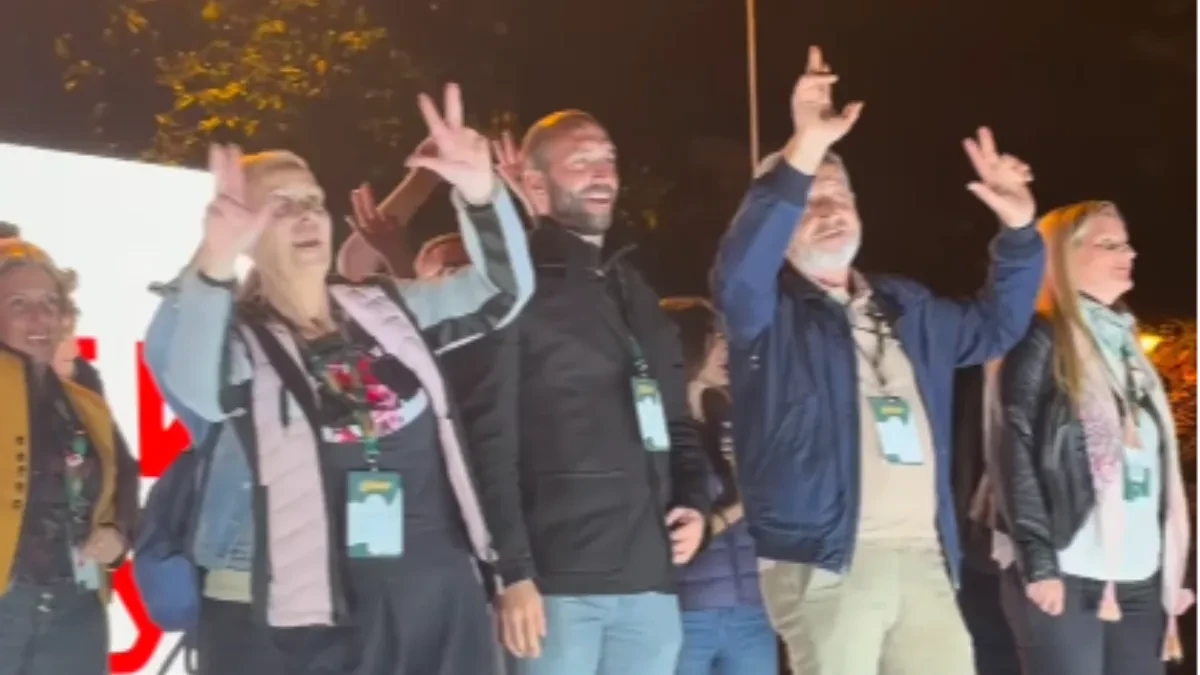 Kakva plejada likova! Cirkusom bi da vode državu (VIDEO)