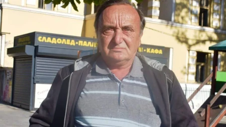 Roj stršljenova napao Milorada! Preživeo više od 30 uboda i kaže: „Lekari su mi spasli život“