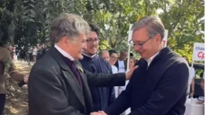 Vučić posetio Lečića na snimanju: Tebi je teško da se sakriješ