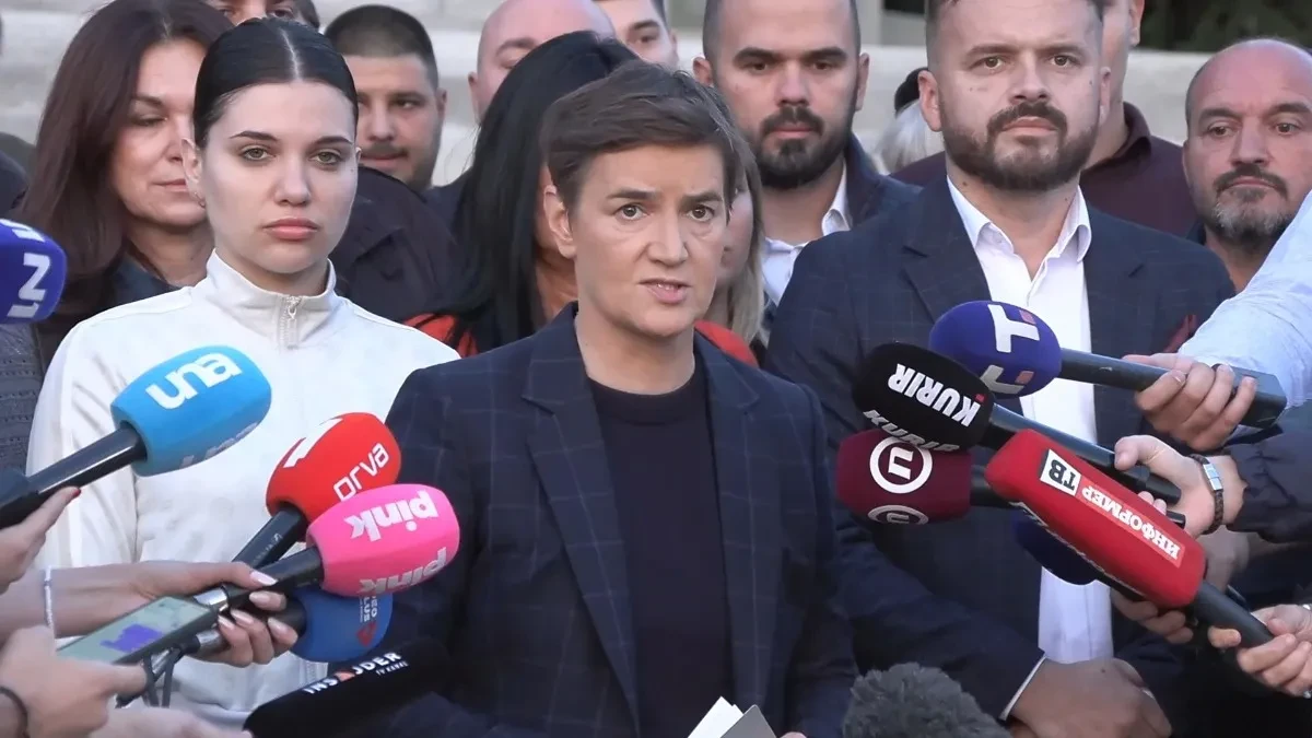 Ana Brnabić ispred parlamenta poručila: Studentska lista je prevara (VIDEO)