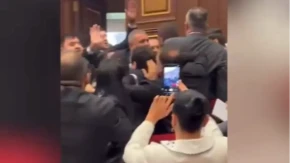 Haos na sednici jermenske Skupštine: Izbila masovna tuča (VIDEO)