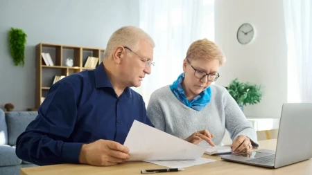Penzionerima se smanjuju računi za struju: Evo koji je uslov za 1.000 dinara popusta mesečno