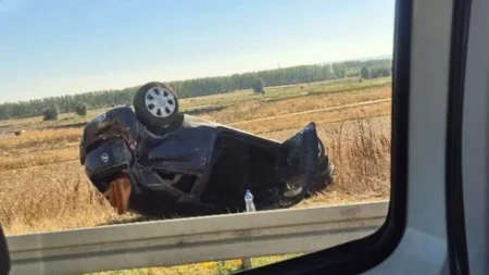 Nezgoda kod Novog Sada: Automobil se prevrnuo na krov 