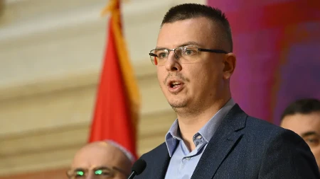 Poniženje u Ivanjici: "Mamin sin" blokader izvređao opoziciju, tražio im sve resurse, a poručio im da su "prljavi"!