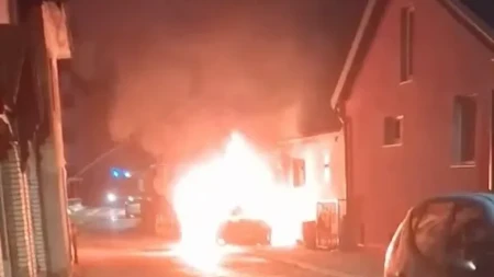 Porsche Macan od 100.000 evra pretvoren u ugljenisani kostur! Auto planuo usred noći, policija proverava da li je požar podmetnut