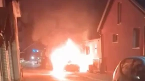 Porsche Macan od 100.000 evra pretvoren u ugljenisani kostur! Auto planuo usred noći, policija proverava da li je požar podmetnut