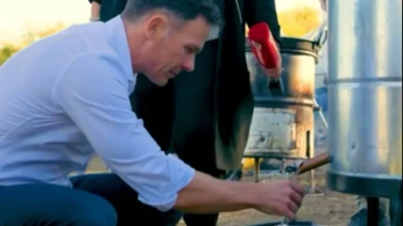 Siniša Mali došao na mobu: "Peče se rakija, priprema zimnica" (VIDEO)