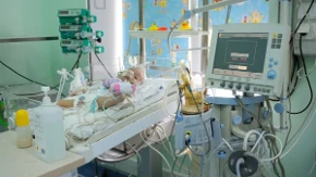 Devojčica (1) završila na respiratoru! Majka joj je davala ovo domaće mleko kupljeno u mlekari preko Fejsbuka