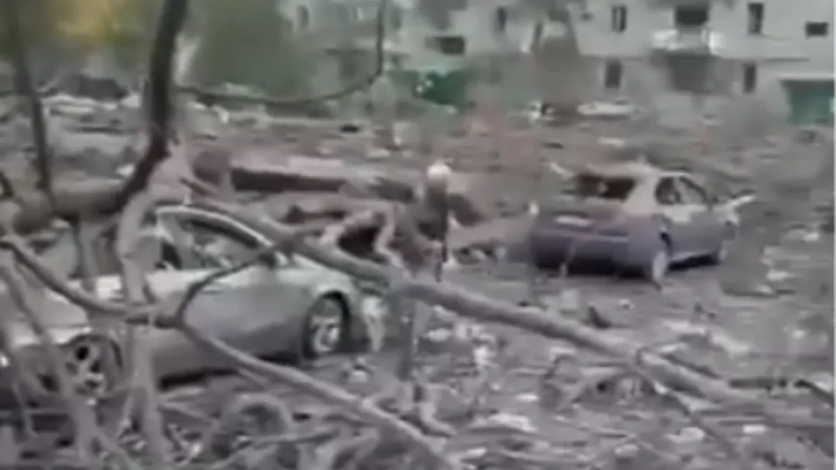 Apokaliptične scene u Kremečuku! Ruski napad ostavio pustoš, ima mrtvih, oglasio se Zelenski