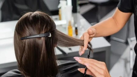 Kod frizera i frizerki se samo traži "birkinski prasak", koji stoji svima: Ova frizura je zaludela Srpiknje, retko gde ima slobodnih termina zbog ovog hita