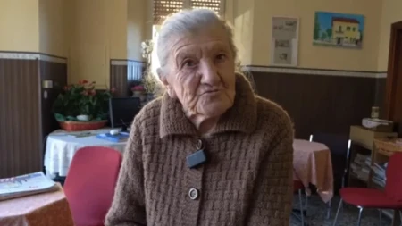 Baka ima 102 godine, a svakog jutra ide na posao! Otvara svoj kafić u 7, kuva kafe i ne pomišlja na penziju