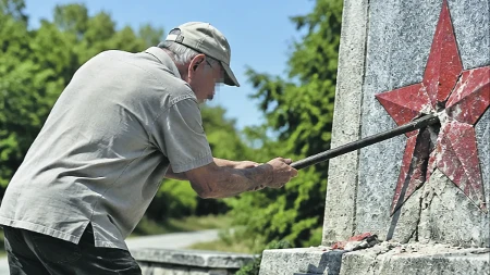 Matori Ustaša razbija spomenike! Zagrebački penzioner (75) osuđen zbog divljanja 