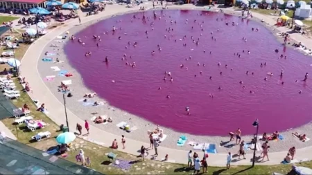Ružičasto jezero u Srbiji privlači penzionere: Kupanje košta samo 500 dinara