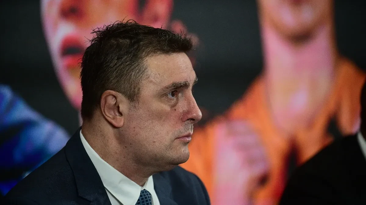 Ma, da li je moguće? Šarenca gledamo u Poteri, a niko ne zna koliko voditelj zapravo ima godina