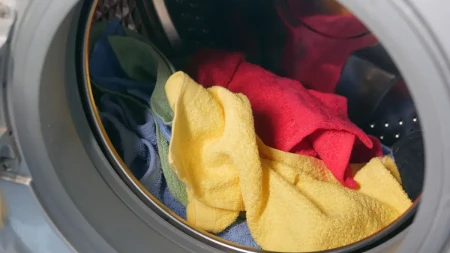 Ove stvari nipošto ne perite na 40 ili 60 stepeni: Hladna boja im čuva boju i oblik