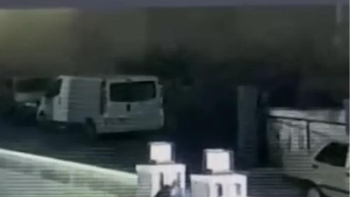 Horor u Istanbulu! Zgrada se iznenada urušila, ljudi zarobljeni pod ruševinama! (VIDEO)